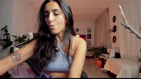 Snapshot of hera_069 chatting on January 18, 2:25 am Hello I am Valentina independent Colombian model I love sensuality and pleasure welcome online show from January 18, 2:25 am