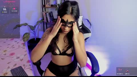 Snapshot of hera_069 chatting on January 31, 7:07 am Hello I am Valentina independent Colombian model I love sensuality and pleasure welcome online show from January 31, 7:07 am