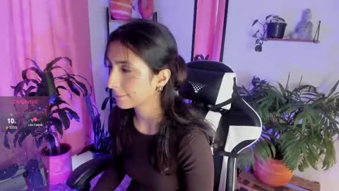 Snapshot of hera_069 chatting on February 22, 10:31 pm Hello I am Valentina independent Colombian model I love sensuality and pleasure welcome online show from February 22, 10:31 pm