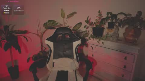 Snapshot of hera_069 chatting on September 21, 3:41 am Hello I am Valentina independent Colombian model I love sensuality and pleasure welcome online show from September 21, 3:41 am