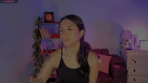 Snapshot of hera_069 chatting on March 25, 5:35 am Hello I am Valentina independent Colombian model I love sensuality and pleasure welcome online show from March 25, 5:35 am