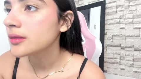 Snapshot of hera_elis chatting on December 29, 7:32 pm hera_elis online show from December 29, 7:32 pm