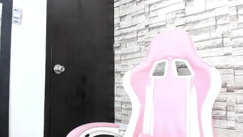 Snapshot of hera_elis chatting on January 11, 7:49 pm hera_elis online show from January 11, 7:49 pm