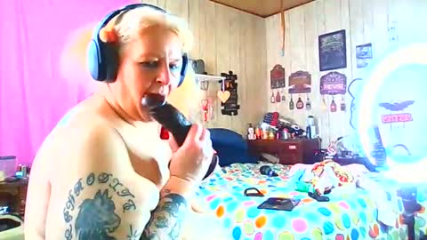 venus online show from February 9, 5:17 pm