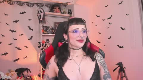Snapshot of herinfernalmajesty chatting on January 23, 3:16 am Marie online show from January 23, 3:16 am