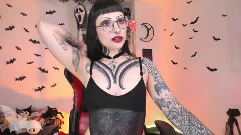 Snapshot of herinfernalmajesty chatting on October 7, 2:20 am Marie online show from October 7, 2:20 am