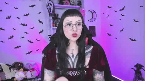 Snapshot of herinfernalmajesty chatting on March 26, 1:55 am Marie online show from March 26, 1:55 am