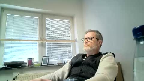 hering76 online show from March 30, 10:38 am