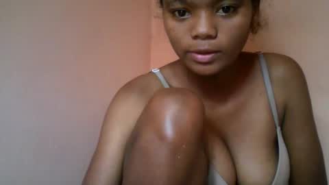 herisse01 online show from May 14, 8:43 am