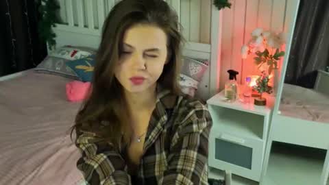 Snapshot of herminasouth chatting on March 1, 6:54 pm Nicole online show from March 1, 6:54 pm