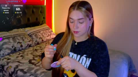 Snapshot of hermione_blonde chatting on March 27, 11:32 am hermione_blonde online show from March 27, 11:32 am