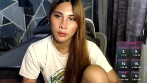 Snapshot of herrafoxx chatting on June 11, 1:27 am Davey online show from June 11, 1:27 am