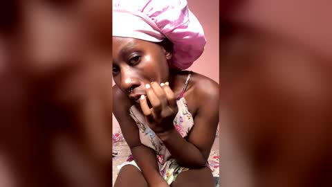 Snapshot of herslatt chatting on March 17, 3:11 am herslatt online show from March 17, 3:11 am