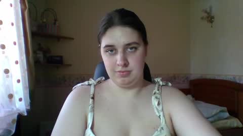 hess_luna_ online show from March 24, 9:47 am