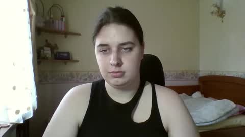 hess_luna_ online show from March 25, 8:42 am