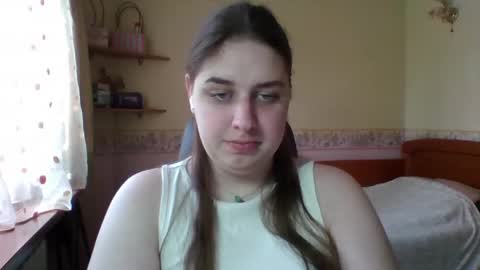hess_luna_ online show from April 24, 9:01 am