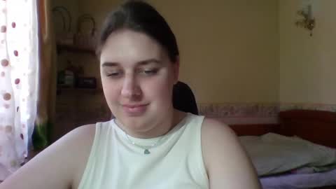 hess_luna_ online show from May 5, 9:06 am