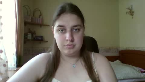 hess_luna_ online show from May 18, 9:04 am