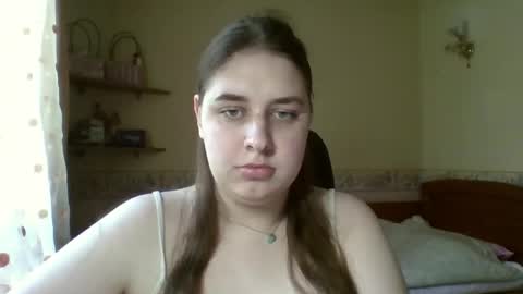 hess_luna_ online show from May 19, 9:04 am