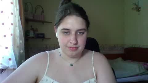 hess_luna_ online show from June 22, 9:06 am