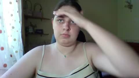 hess_luna_ online show from June 25, 9:03 am