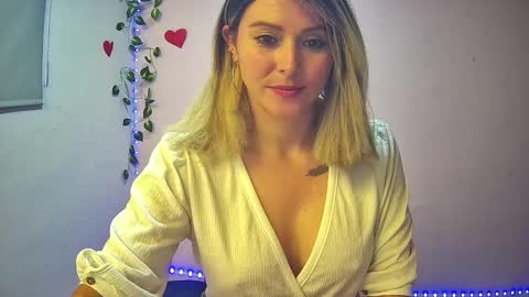 Snapshot of hestesiaxx chatting on December 23, 1:29 am Hestesiaxx online show from December 23, 1:29 am