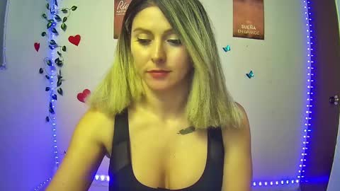 Snapshot of hestesiaxx chatting on February 25, 1:41 am Hestesiaxx online show from February 25, 1:41 am