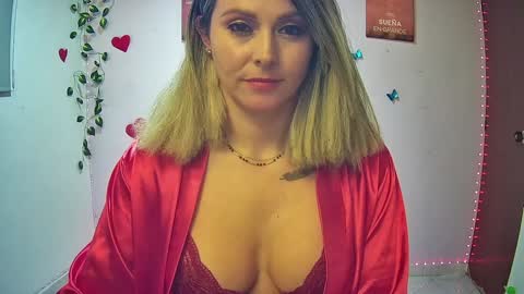 Snapshot of hestesiaxx chatting on February 26, 1:43 am Hestesiaxx online show from February 26, 1:43 am