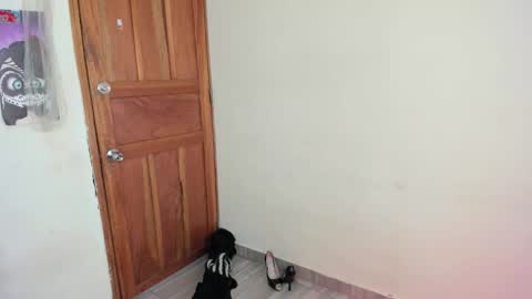 hesttia_ online show from December 14, 8:57 pm