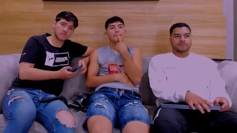 heteros men online show from December 16, 2:11 pm