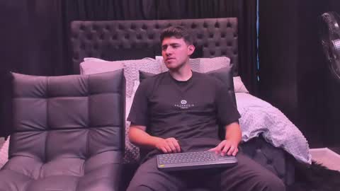 heteros men online show from April 25, 7:55 pm