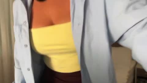 Snapshot of hey__lucy chatting on July 25, 3:42 pm Lucy Nip slip shady online show from July 25, 3:42 pm