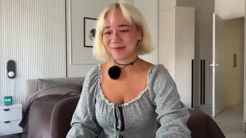 Snapshot of hey__lucy chatting on August 8, 12:18 pm Lucy Nip slip shady online show from August 8, 12:18 pm