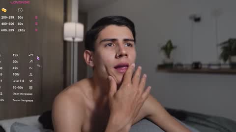 Snapshot of hey_cesard chatting on February 21, 12:22 am hey_cesard online show from February 21, 12:22 am