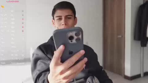 Snapshot of hey_cesard chatting on March 3, 1:17 pm hey_cesard online show from March 3, 1:17 pm