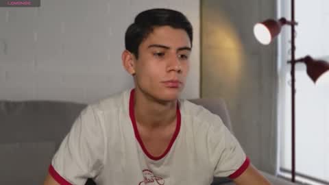 Snapshot of hey_cesard chatting on March 13, 3:07 pm hey_cesard online show from March 13, 3:07 pm