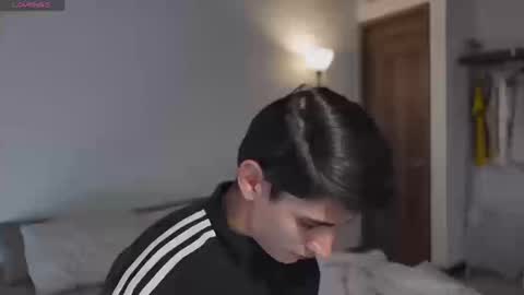 Snapshot of hey_cesard chatting on March 18, 2:09 pm hey_cesard online show from March 18, 2:09 pm