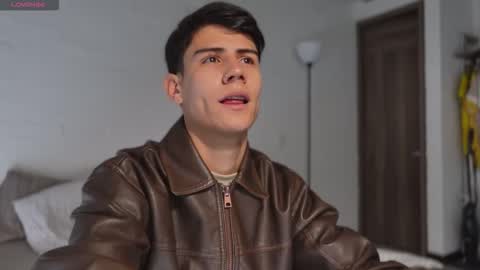 Snapshot of hey_cesard chatting on March 25, 1:17 pm hey_cesard online show from March 25, 1:17 pm