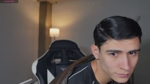 Snapshot of hey_cesard chatting on March 30, 10:11 pm hey_cesard online show from March 30, 10:11 pm