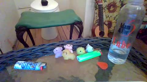 Snapshot of hey_mikky chatting on March 10, 8:37 am hey_mikky online show from March 10, 8:37 am