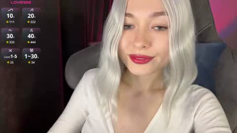 Snapshot of hey_nora_ chatting on June 11, 9:24 pm Nora online show from June 11, 9:24 pm