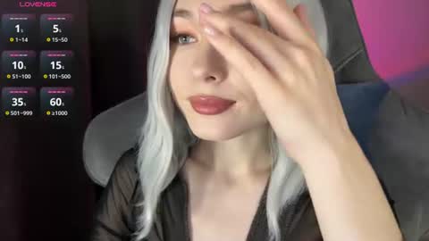 Snapshot of hey_nora_ chatting on June 17, 12:24 am Nora online show from June 17, 12:24 am
