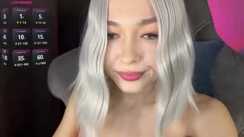 Snapshot of hey_nora_ chatting on June 17, 10:21 pm Nora online show from June 17, 10:21 pm