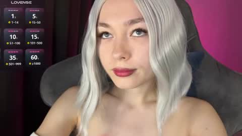 Snapshot of hey_nora_ chatting on July 5, 4:19 am Nora online show from July 5, 4:19 am