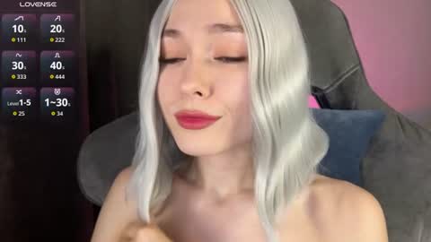 Snapshot of hey_nora_ chatting on July 23, 8:18 pm Nora online show from July 23, 8:18 pm