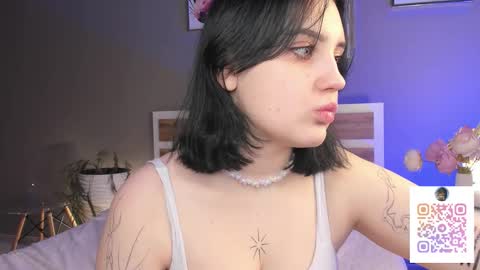 Snapshot of hey_tessa chatting on March 8, 6:44 pm Tessa online show from March 8, 6:44 pm