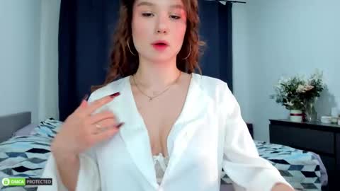 Snapshot of hey_tyankaaaa chatting on December 14, 1:44 am Bella 3 online show from December 14, 1:44 am