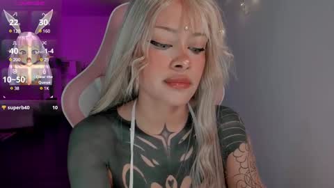 Snapshot of heybambino_ chatting on December 29, 3:11 am Bambi.....Help me get 100 likes in the satisfaction bar. online show from December 29, 3:11 am