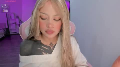 Snapshot of heybambino_ chatting on March 11, 7:26 am Bambi.....Help me get 100 likes in the satisfaction bar. online show from March 11, 7:26 am