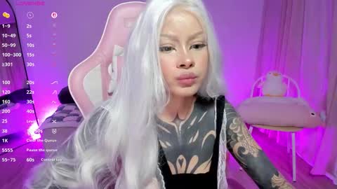 Snapshot of heybambino_ chatting on September 23, 3:31 am Bambi.....Help me get 100 likes in the satisfaction bar. online show from September 23, 3:31 am